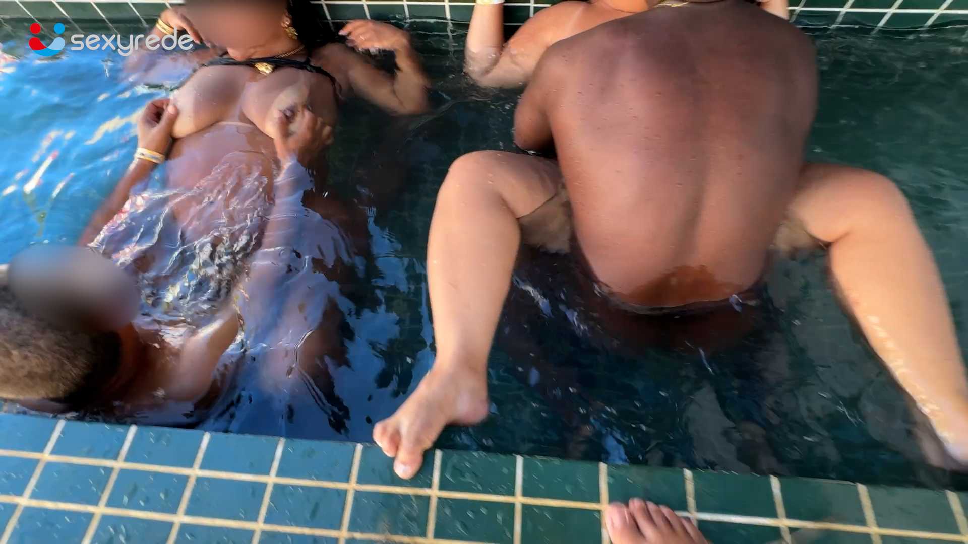 O @[85155] (Admin do Grupo Nossa Resenha) costuma dizer que a Nossa Resenha Fest (NRF) é um dia de lazer diferente. Os eventos NRS oferece momentos de muita descontração numa casa confortável com piscina, DJ animando a galera, churrasco incluso, diversão e claro que muita pegação dentro daquele velho e maravilhoso lema de que tudo é permitido e nada é obrigatório. <br> <br>E nesta edição de novembro teremos a satisfação de estar com o nosso evento nas dependências da casa mais aguardada do País. "A Casa Dos Prazeres" do lendário amigo Jordan Martins, é o evento mais gostoso que eu conheço e certamente juntos, assim como aconteceu na Pool Party que fizemos, vamos eternizar momentos inesquecíveis. <br> <br>E assim foi o NRF da CP! Foi um dia de muita música, descontrações e mil e uma realizações de fantasias. Antes mesmo do horário da festa começar, os casais e solteiros que chegaram mais cedo, não perderam tempo. Foram logo fazendo suas festas particulares ou em publicado mesmo. Afinal o que importa na NRF é ter prazer, até porque essa edição aconteceu na Casa dos Prazeres.